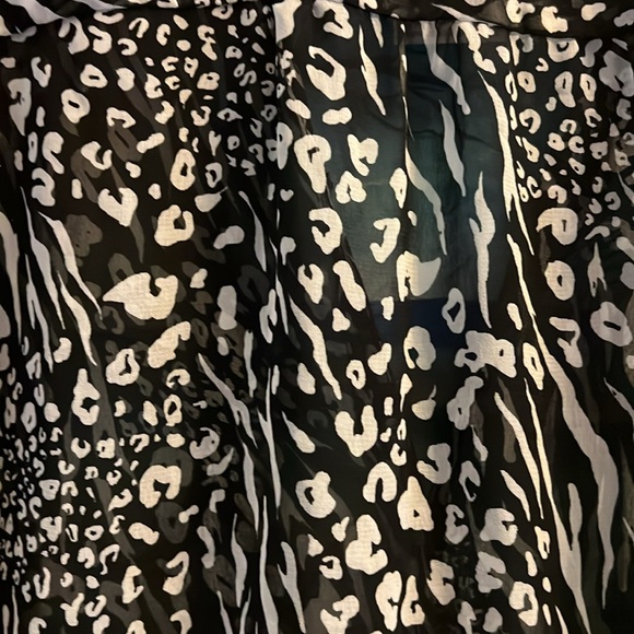 Black and white sheer top - Picture 3 of 3